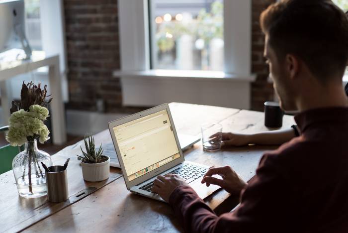How to make a smooth transition from one point to another in essay